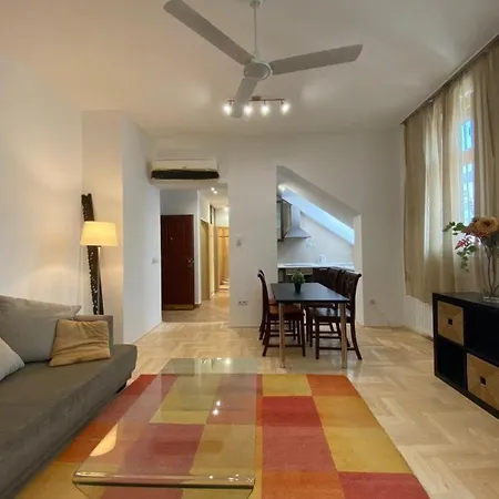 Downtown Gozsdu Vibe Budapest