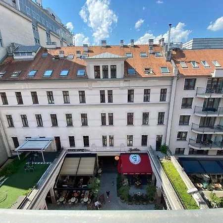 Downtown Gozsdu Vibe